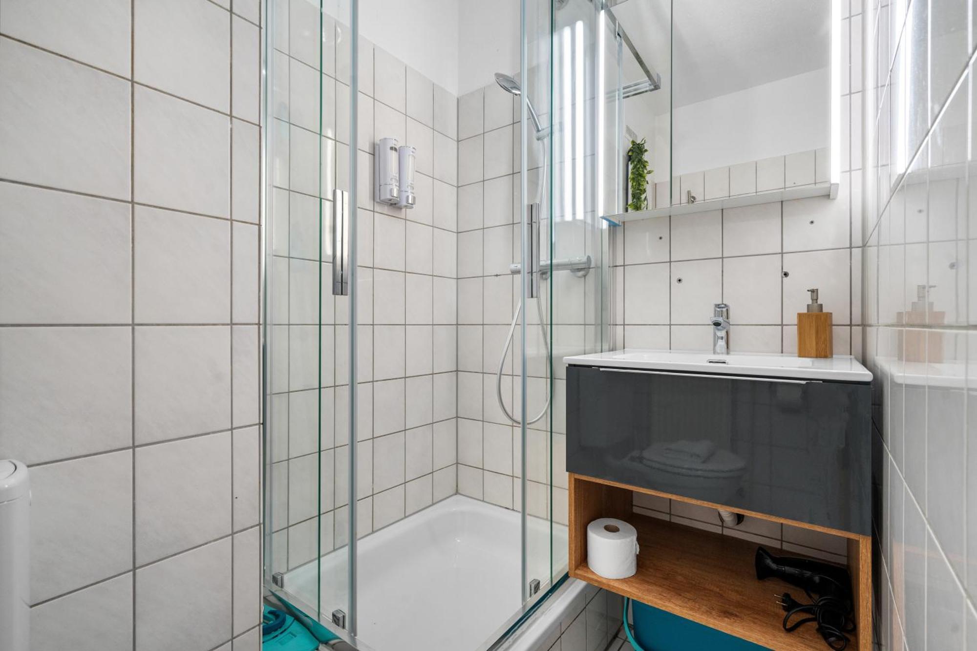 Messe, Monteure, Budget - Einfache Komfortable 2 Personen Wohnung Duisburg Eksteriør bilde